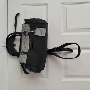 Guess shoulder bag, gray and black monogram, silver hardware.